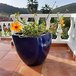 Oda ve Kahvaltı Entrecolinas 4*