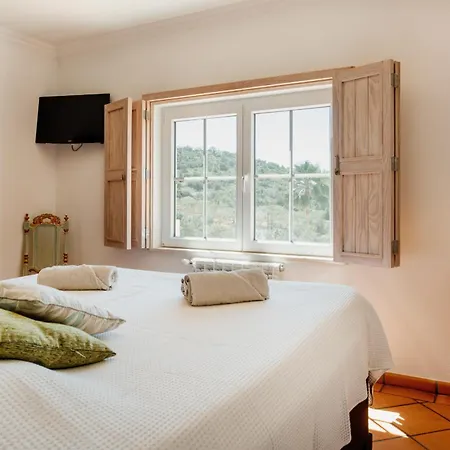 Entrecolinas Bed & Breakfast *