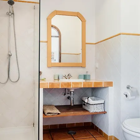 Entrecolinas Bed & Breakfast 4*