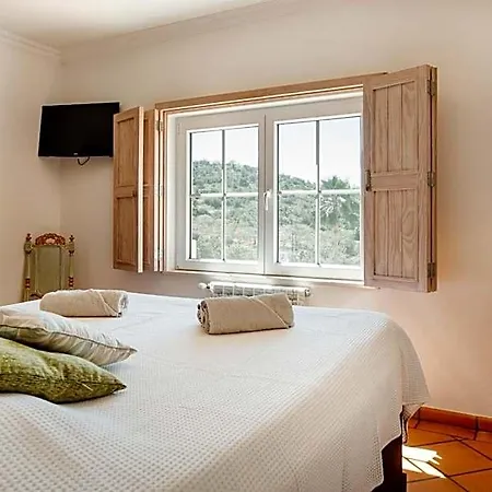 Oda ve Kahvaltı Entrecolinas 4*